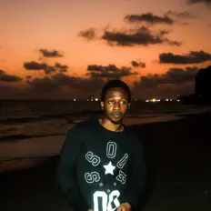 Ouve DUBEE, vê vídeos de música, lê a biografia, vê as datas da digressão e muito mais!