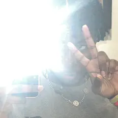 Dlx Dillaを聴いたり、ミュージックビデオを鑑賞したり、経歴やツアー日程などを確認したりしましょう！