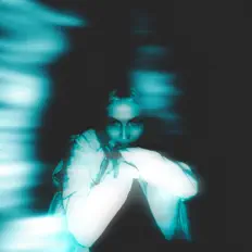 Hör dir Solovay an, schau dir Musikvideos an, lies die Biografie, finde Tourdaten und mehr!