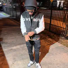 GCG KBを聴いたり、ミュージックビデオを鑑賞したり、経歴やツアー日程などを確認したりしましょう！