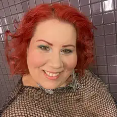 Csóka Anitaを聴いたり、ミュージックビデオを鑑賞したり、経歴やツアー日程などを確認したりしましょう！