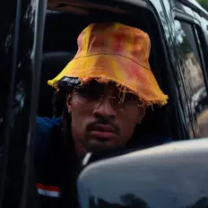 Escucha a RUFF, mira videos musicales, lee su biografía, consulta las fechas de las gira y más.