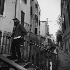 Ακούστε περιεχόμενο από Themansur, παρακολουθήστε μουσικά βίντεο, διαβάστε το βιογραφικό, δείτε ημερομηνίες περιοδείας, και πολλά ακόμη!