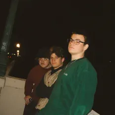 metaphorを聴いたり、ミュージックビデオを鑑賞したり、経歴やツアー日程などを確認したりしましょう！