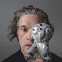 Ouça undefined, assista a videoclipes, leia a biografia, veja as datas das turnês e mais!