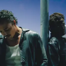 收听 THE RIOT、观看音乐视频、阅读小传、查看巡演日期等 ！