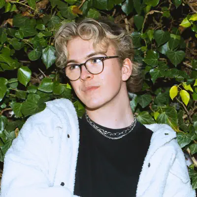 Listen to REIDØ, watch music videos, read bio, see tour dates & more!