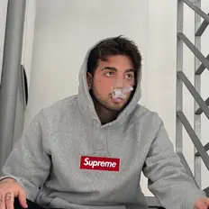 Ακούστε περιεχόμενο από yung, παρακολουθήστε μουσικά βίντεο, διαβάστε το βιογραφικό, δείτε ημερομηνίες περιοδείας, και πολλά ακόμη!