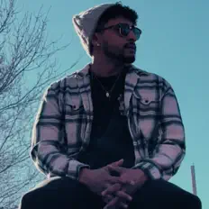 Ouve X/L, vê vídeos de música, lê a biografia, vê as datas da digressão e muito mais!