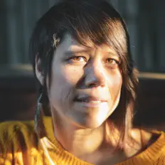 聆聽 Tina and Her Pony、觀看音樂影片、閱讀小傳、查看巡演日期等！