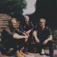 Poslechněte si interpreta Reinout met Nevenwerking, sledujte hudební videa, přečtěte si životopis, podívejte se na data turné a další informace.