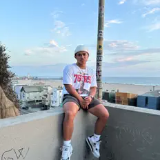 PogiiJayyを聴いたり、ミュージックビデオを鑑賞したり、経歴やツアー日程などを確認したりしましょう！