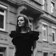 Posłuchaj wykonawcy Anna Rhei, obejrzyj teledyski, przeczytaj biografię, zobacz daty tras koncertowych i nie tylko!