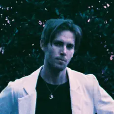 Ouve Adam Dumas, vê vídeos de música, lê a biografia, vê as datas da digressão e muito mais!