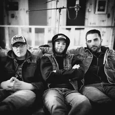 Escucha a The Bourbon Brothers, mira videos musicales, lee su biografía, consulta las fechas de las gira y más.