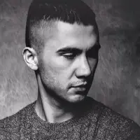 聆聽 undefined、觀看音樂影片、閱讀小傳、查看巡演日期等！