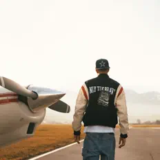 Escucha a Onel, mira videos musicales, lee su biografía, consulta las fechas de las gira y más.