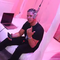 Ouça Clxrke, assista a videoclipes, leia a biografia, veja as datas das turnês e mais!