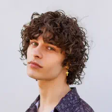 收听 Hero.、观看音乐视频、阅读小传、查看巡演日期等 ！