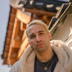 Mazinを聴いたり、ミュージックビデオを鑑賞したり、経歴やツアー日程などを確認したりしましょう！