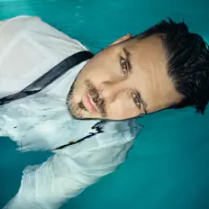 Poslechněte si interpreta Intars Busulis, sledujte hudební videa, přečtěte si životopis, podívejte se na data turné a další informace.