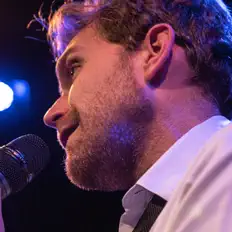 收听 Eurêka、观看音乐视频、阅读小传、查看巡演日期等 ！