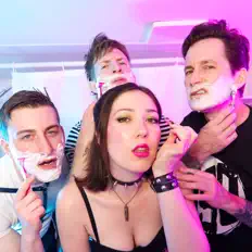 Escucha a Doghouse Rose, mira videos musicales, lee su biografía, consulta las fechas de las gira y más.