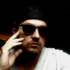 Ακούστε περιεχόμενο από Dux Maverick, παρακολουθήστε μουσικά βίντεο, διαβάστε το βιογραφικό, δείτε ημερομηνίες περιοδείας, και πολλά ακόμη!