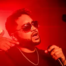 Luister naar Chris Keys, bekijk muziekvideo's, lees de bio, bekijk de tourdata, en meer!