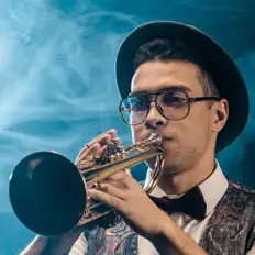 Jazz Trumpet Clubを聴いたり、ミュージックビデオを鑑賞したり、経歴やツアー日程などを確認したりしましょう！