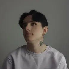 Hör dir LIL YANIK an, schau dir Musikvideos an, lies die Biografie, finde Tourdaten und mehr!