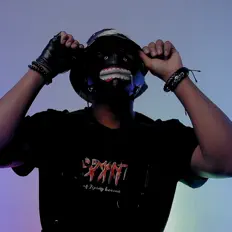 Hosiyaminを聴いたり、ミュージックビデオを鑑賞したり、経歴やツアー日程などを確認したりしましょう！