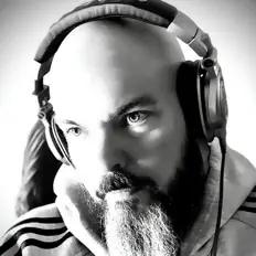 DJ Genesisを聴いたり、ミュージックビデオを鑑賞したり、経歴やツアー日程などを確認したりしましょう！