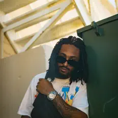 聆聽 Young Train、觀看音樂影片、閱讀小傳、查看巡演日期等！