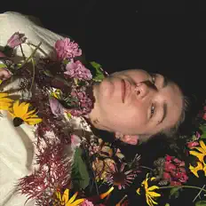 Holylight을(를) 듣고, 뮤직 비디오를 보고, 약력을 읽고, 투어 일정 등을 확인하세요!