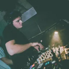 聆聽 Lukas Koch、觀看音樂影片、閱讀小傳、查看巡演日期等！