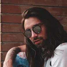 Ouça Rahatlatıcı Müzik, assista a videoclipes, leia a biografia, veja as datas das turnês e mais!