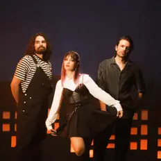 Escucha a Oakman, mira videos musicales, lee su biografía, consulta las fechas de las gira y más.