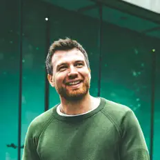 Poslechněte si interpreta Макс Ром, sledujte hudební videa, přečtěte si životopis, podívejte se na data turné a další informace.