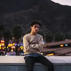 Poslechněte si interpreta KahnArtist, sledujte hudební videa, přečtěte si životopis, podívejte se na data turné a další informace.