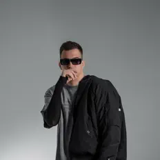 Escucha a 4eholl, mira videos musicales, lee su biografía, consulta las fechas de las gira y más.