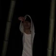 聆聽 Key-M、觀看音樂影片、閱讀小傳、查看巡演日期等！