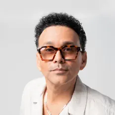Listen to Jorge Luis Chacín, watch music videos, read bio, see tour dates & more!