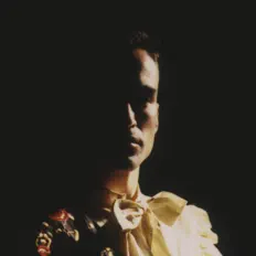 Escucha a DULZARO, mira videos musicales, lee su biografía, consulta las fechas de las gira y más.