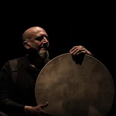 Pieles을(를) 듣고, 뮤직 비디오를 보고, 약력을 읽고, 투어 일정 등을 확인하세요!