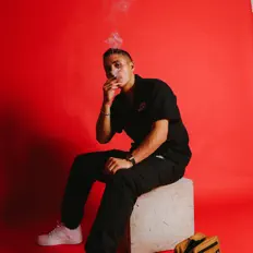 Ozzy Ozzotic सुनें, म्यूज़िक वीडियो देखें, बायो पढ़ें, दौरे की तारीखें और बहुत कुछ देखें!