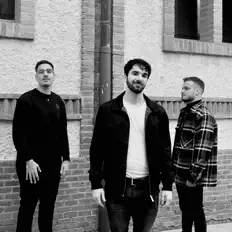 Som Núvolを聴いたり、ミュージックビデオを鑑賞したり、経歴やツアー日程などを確認したりしましょう！