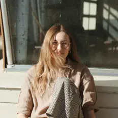 收听 Paige Pivovar、观看音乐视频、阅读小传、查看巡演日期等 ！