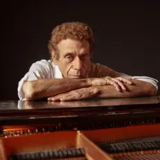 Ouve Michael Cherry, vê vídeos de música, lê a biografia, vê as datas da digressão e muito mais!