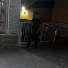 Hör dir TNM an, schau dir Musikvideos an, lies die Biografie, finde Tourdaten und mehr!